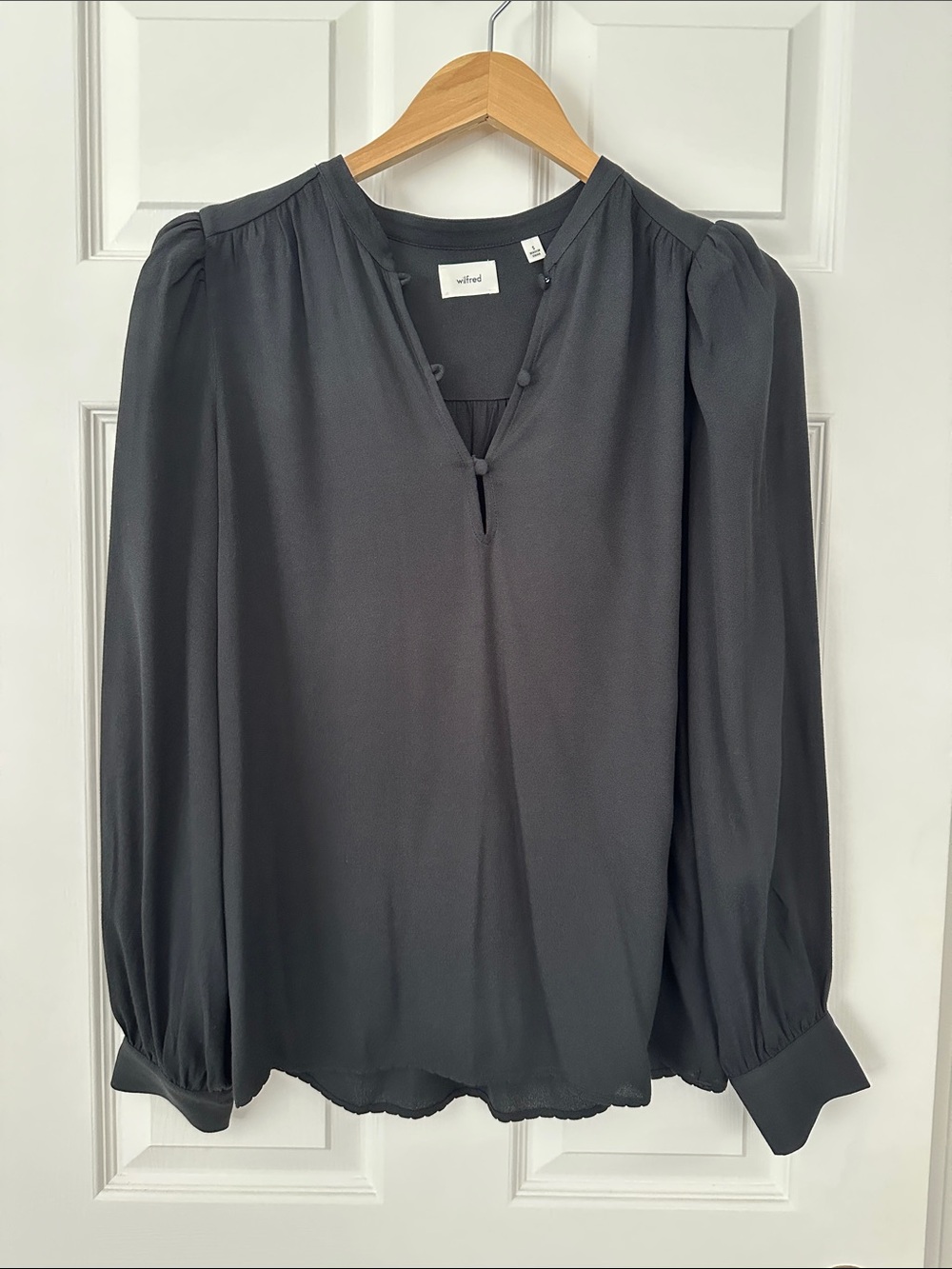Wilfred Button-Detail Long Sleeve Blouse